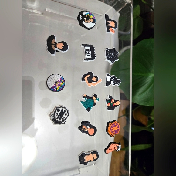 🖤5/$25🐝 Wednesday Addams 15 peice Show Charms Crocs NWOT - Picture 1 of 2
